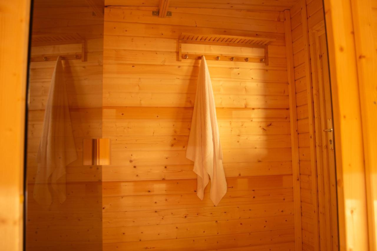 Wellnessoase Mitten In Der Wasserfallstadt Triberg 트리베르크 외부 사진
